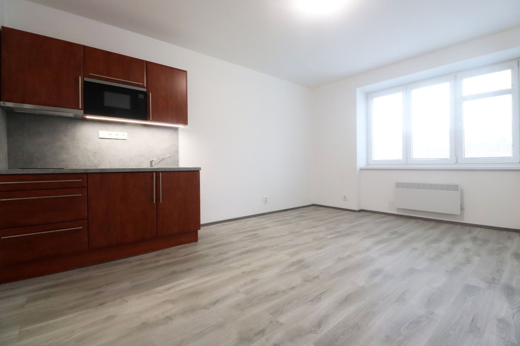 Pronájem bytu 1+kk 27 m² — photo 2