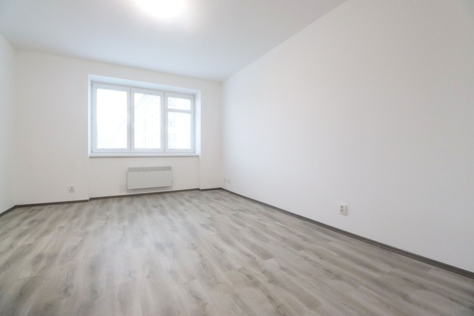 Pronájem bytu 1+kk 27 m² — photo 3