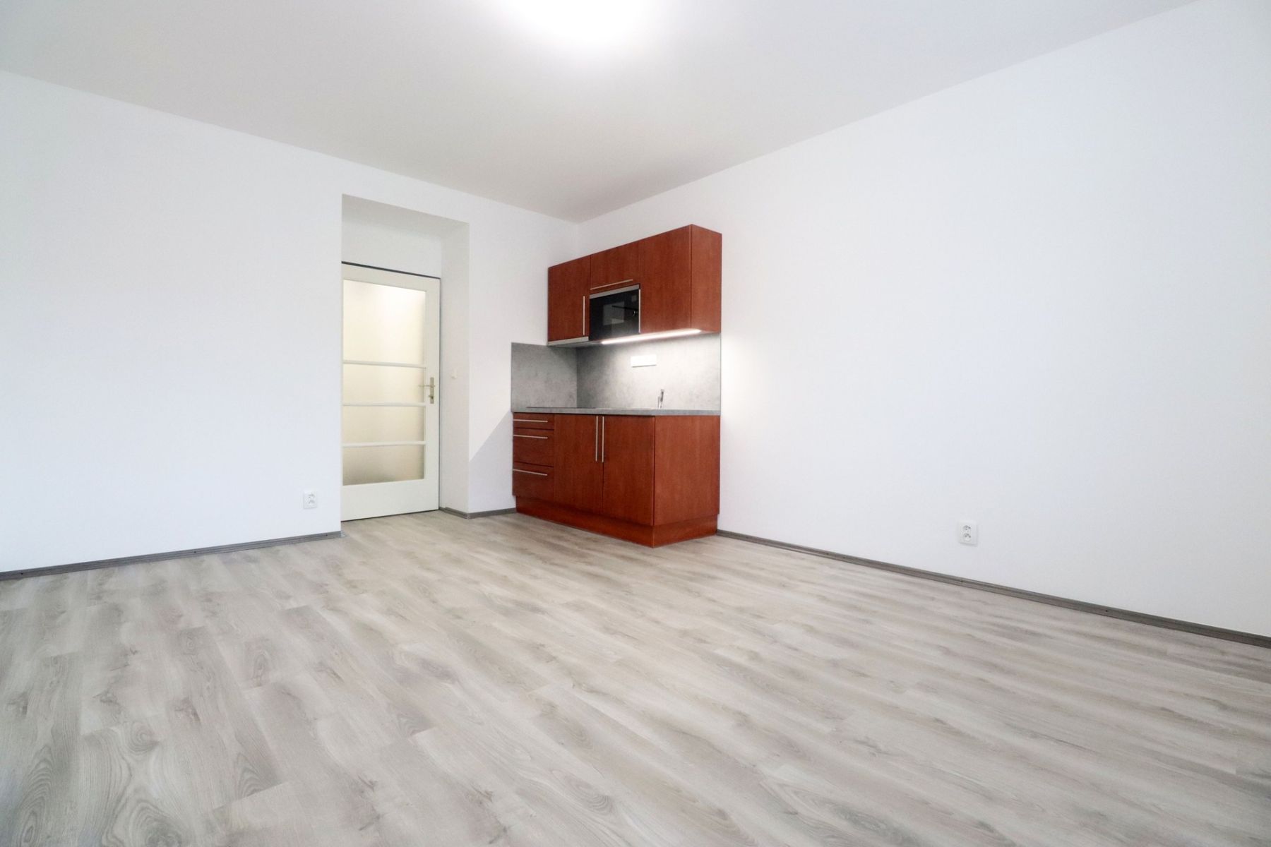 Pronájem bytu 1+kk 27 m² — photo 4