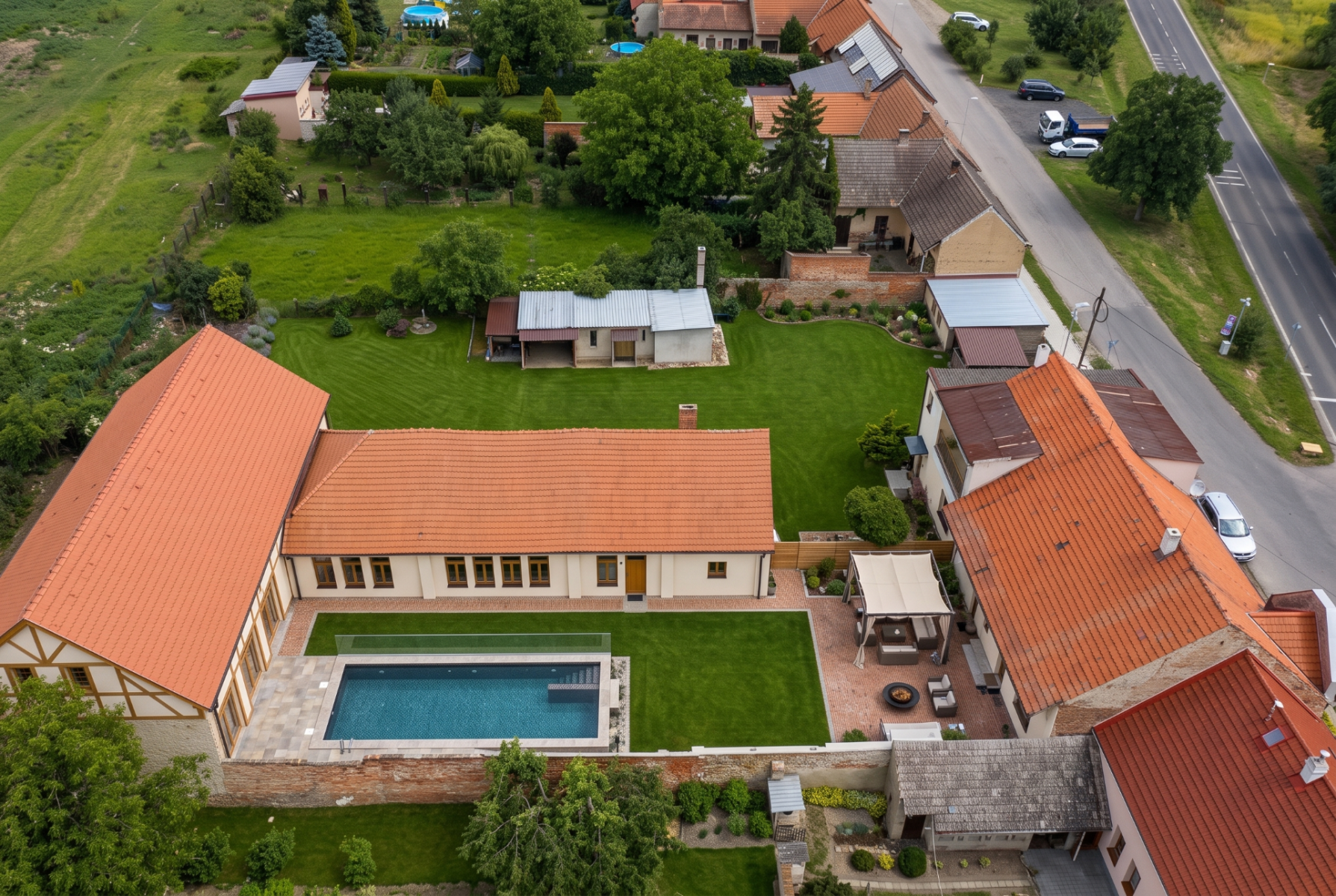 Prodej domu 500 m², pozemek 1.112 m² — photo 2