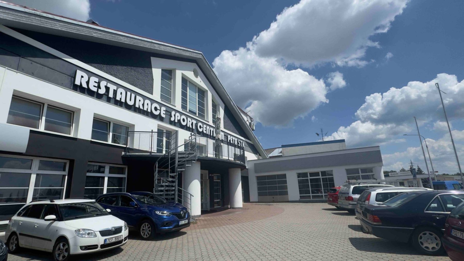 Pronájem nebytového prostoru 900 m²