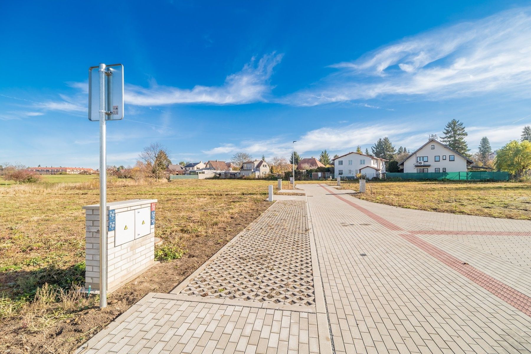 Prodej pozemku 1.075 m² — photo 2
