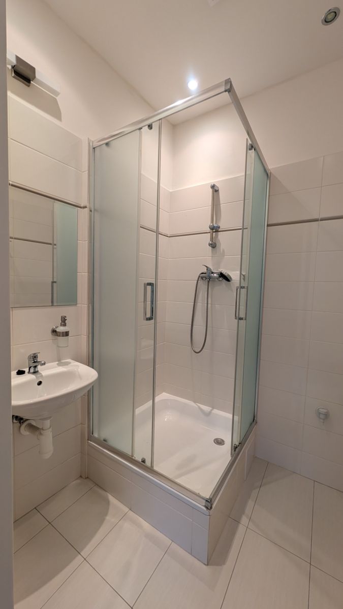 Pronájem bytu 1+kk 28 m² — photo 3