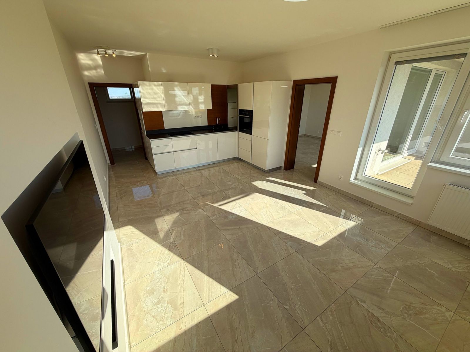 Pronájem bytu 2+kk 69 m² — photo 2