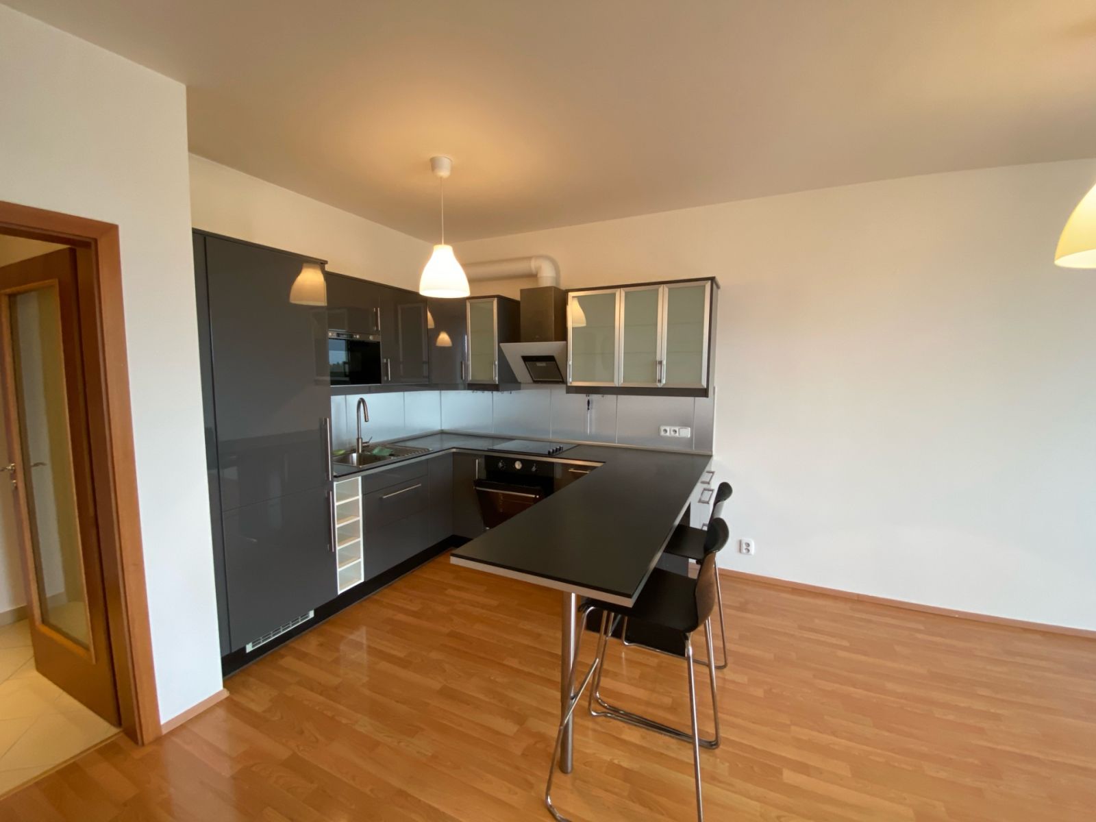 Pronájem bytu 2+kk 77 m² — photo 2