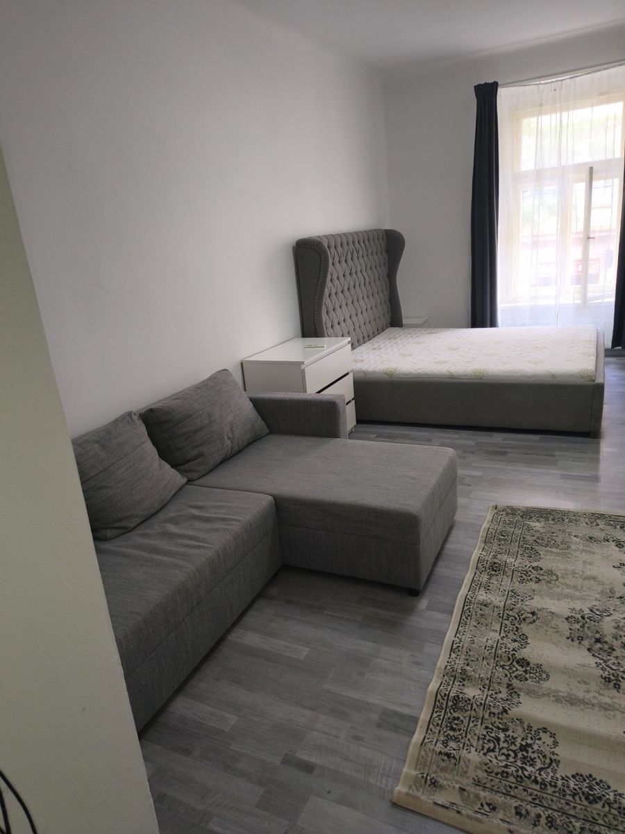Pronájem bytu 1+1 38 m²