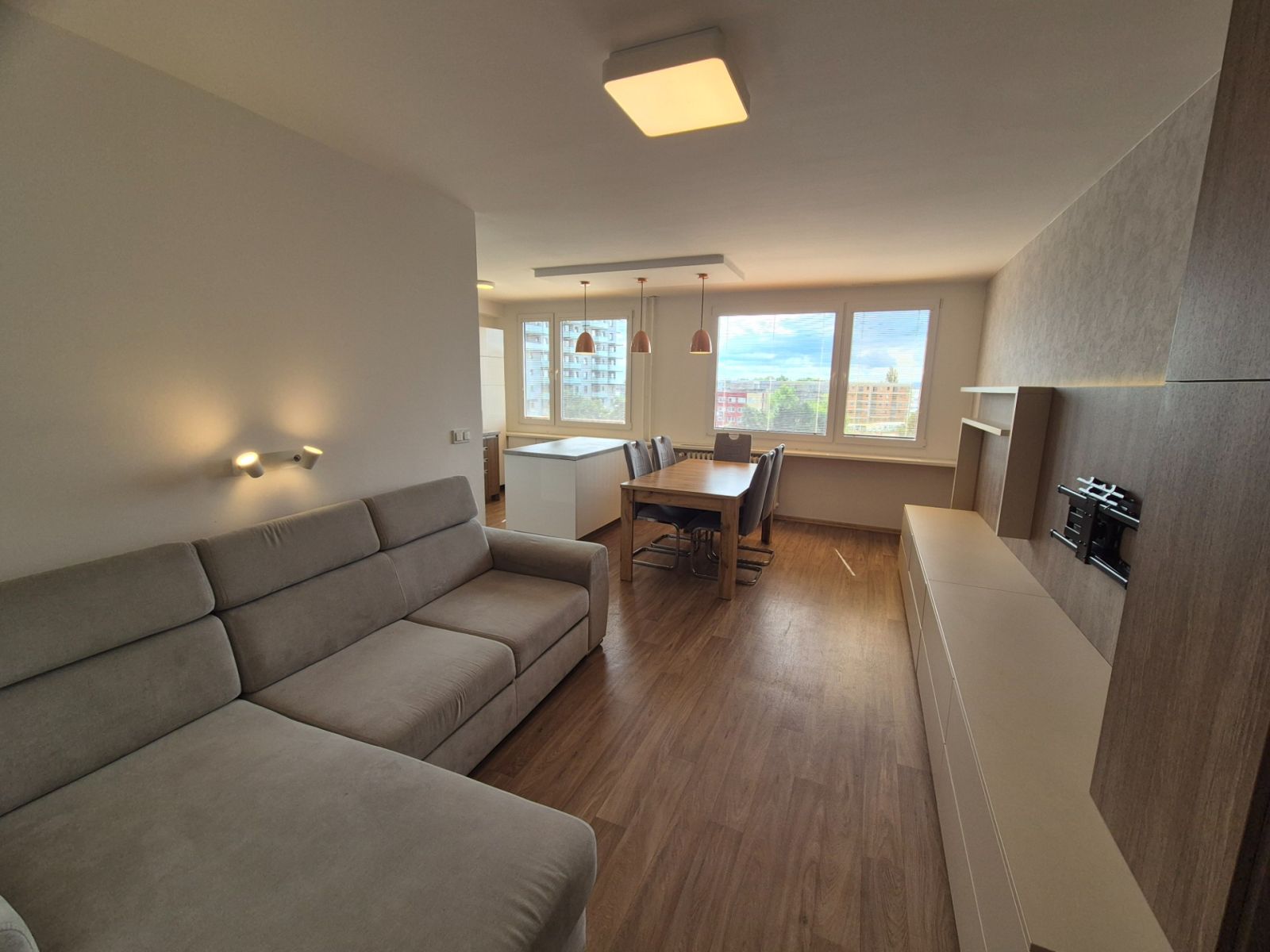 Pronájem bytu 3+kk 69 m² — photo 2