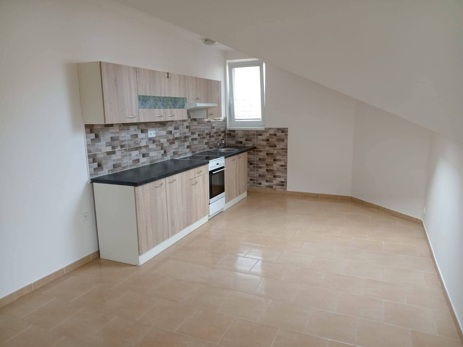 Pronájem bytu 1+kk 47 m² — photo 2