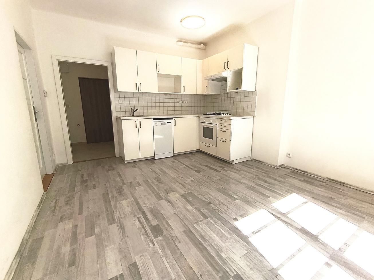 Pronájem bytu 2+kk 38 m² — photo 2