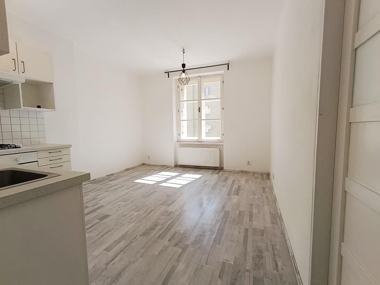 Pronájem bytu 2+kk 38 m² — photo 3