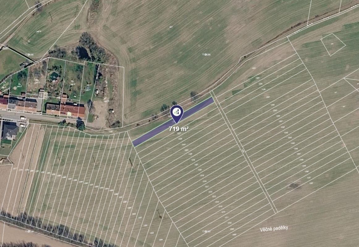 Prodej pozemku 1.639 m² — photo 2
