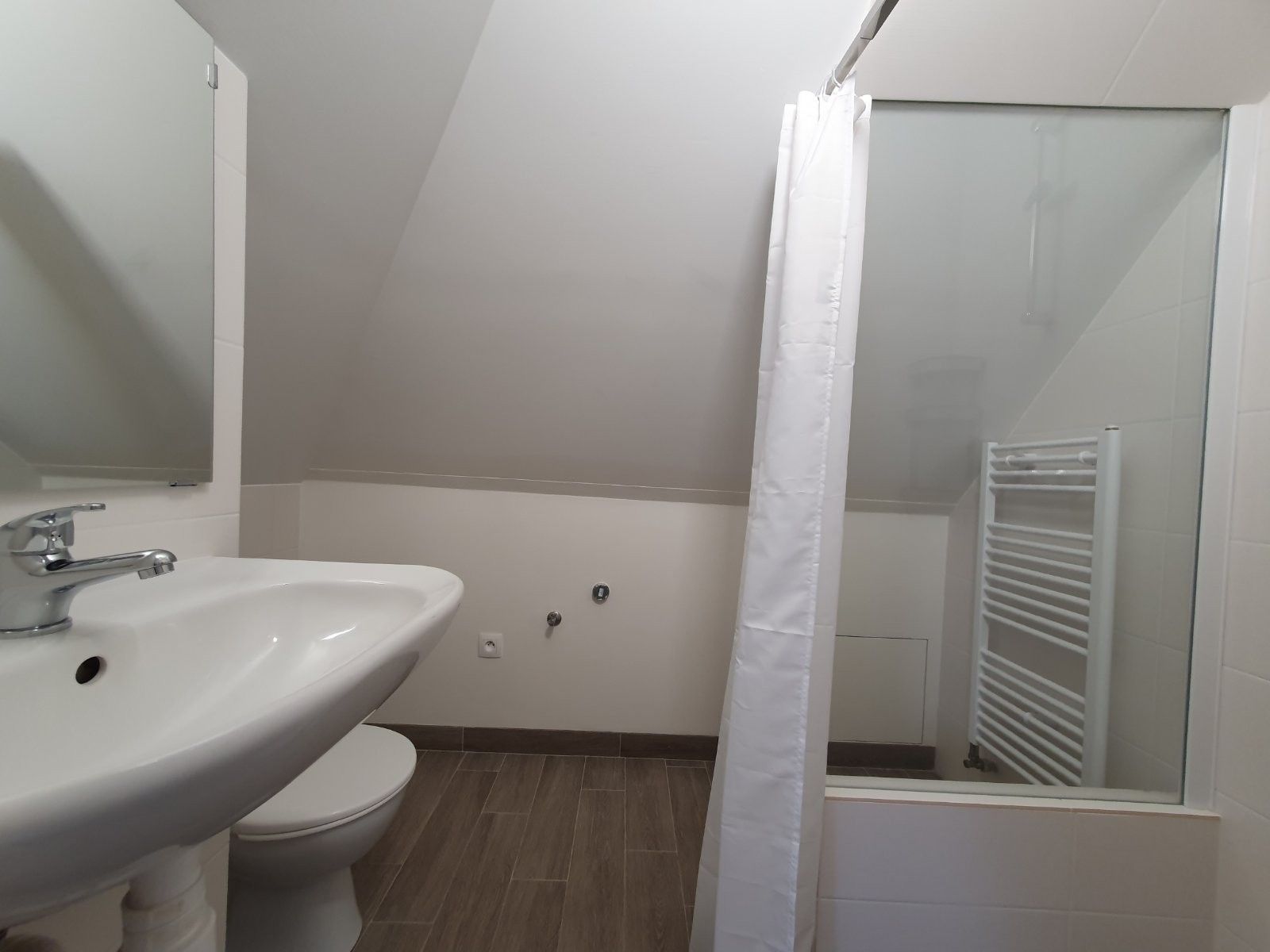 Pronájem bytu 1+kk 28 m² — photo 2