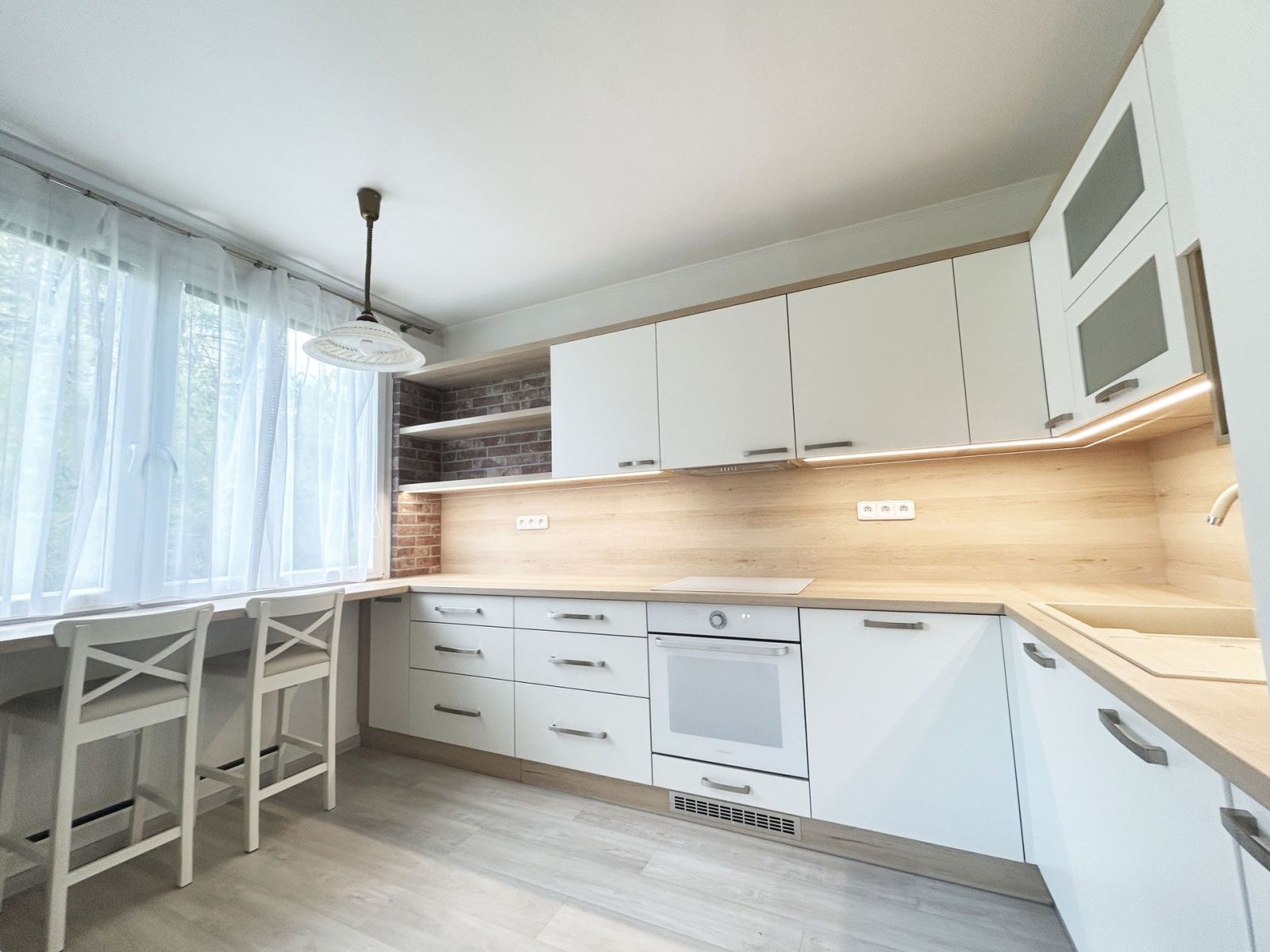 Pronájem bytu 3+kk 56 m² — photo 2