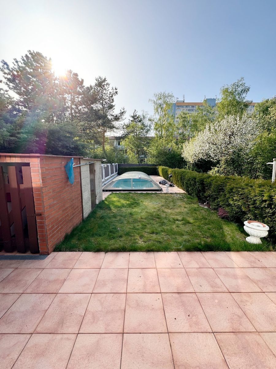 Pronájem domu 159 m², pozemek 290 m² — photo 2