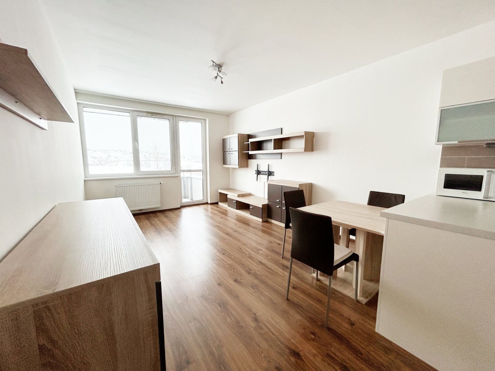 Pronájem bytu 3+kk 67 m² — photo 2