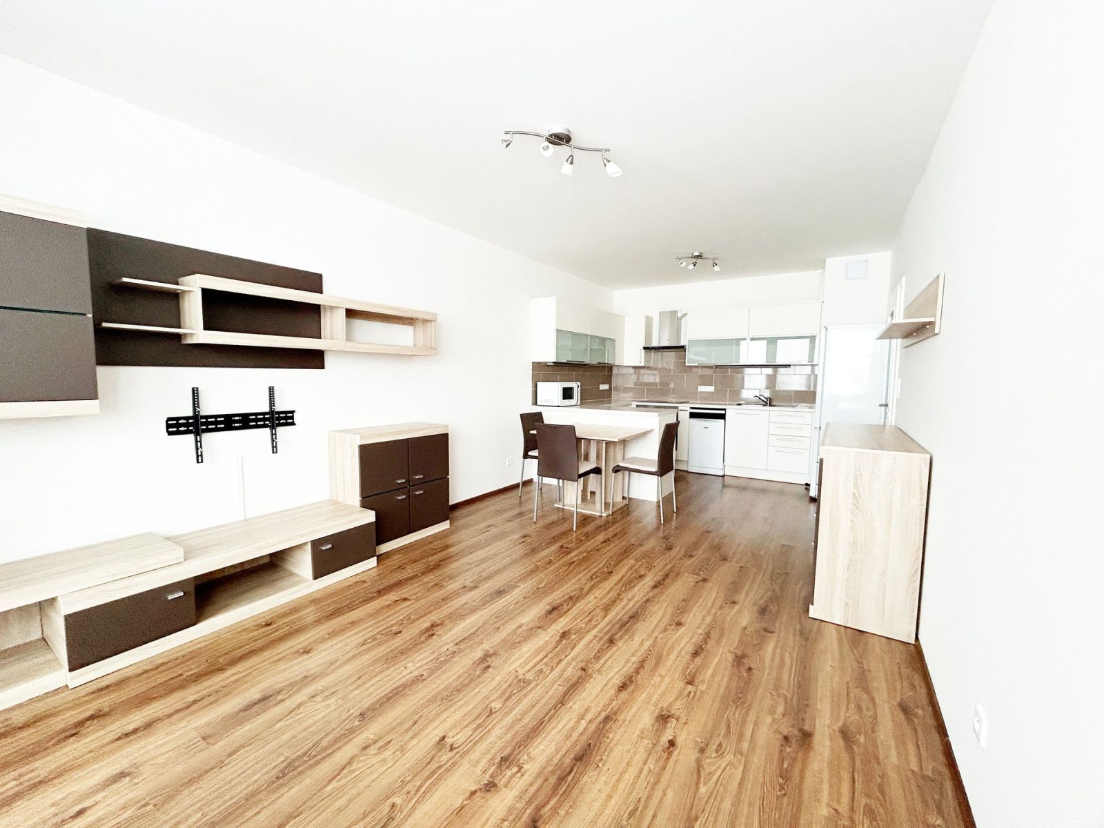 Pronájem bytu 3+kk 67 m² — photo 4