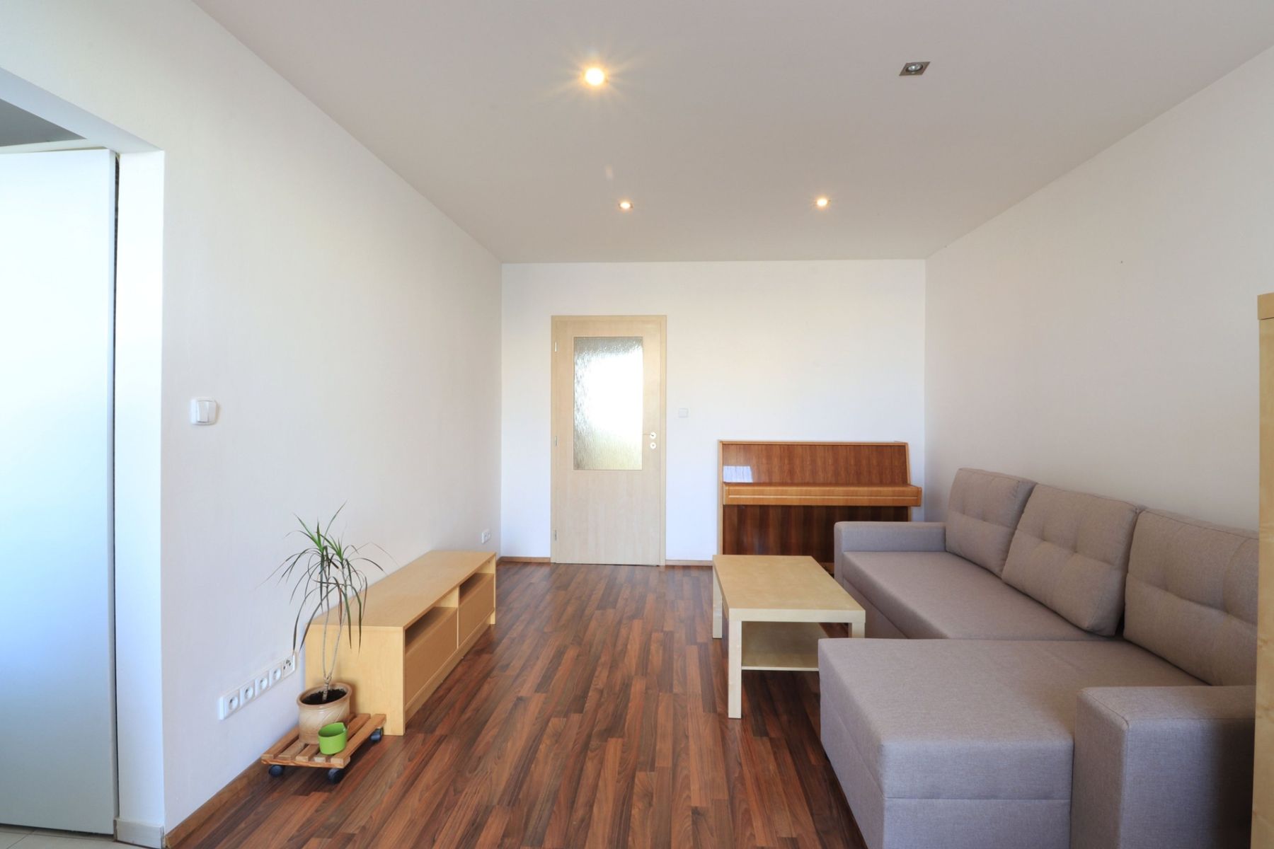 Pronájem bytu 3+1 70 m² — photo 2
