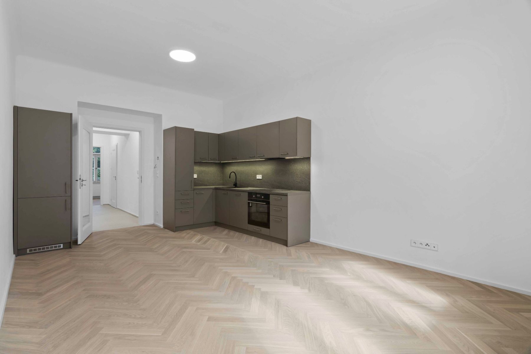 Pronájem bytu 4+kk 87 m² — photo 2