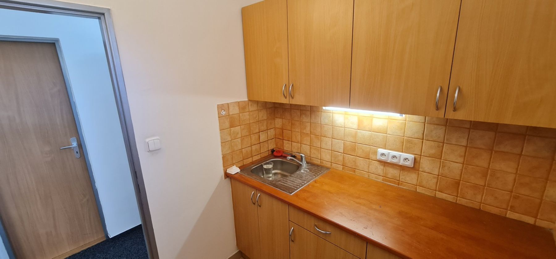 Pronájem kanceláře 60 m² — photo 3
