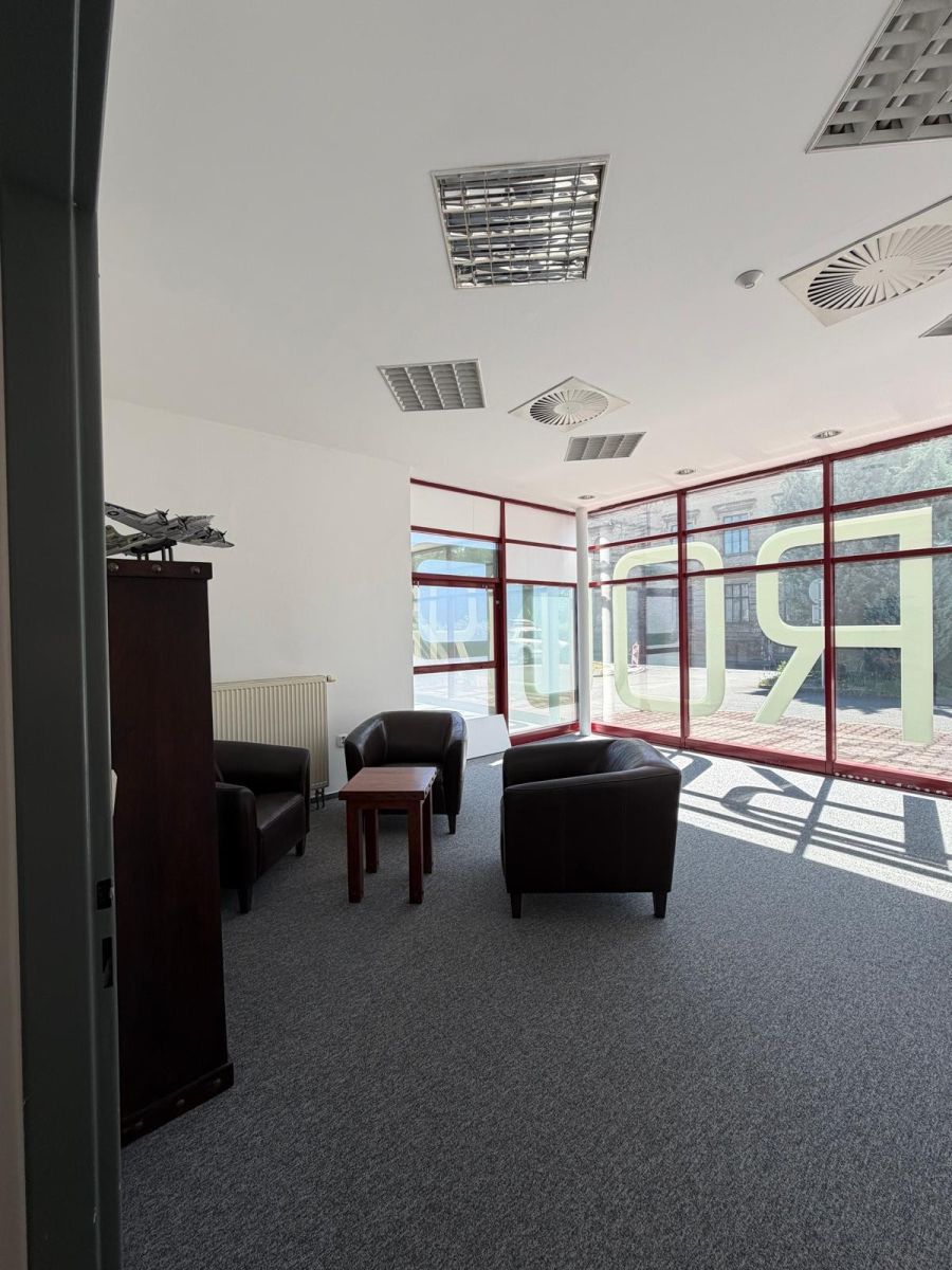 Pronájem kanceláře 250 m² — photo 4