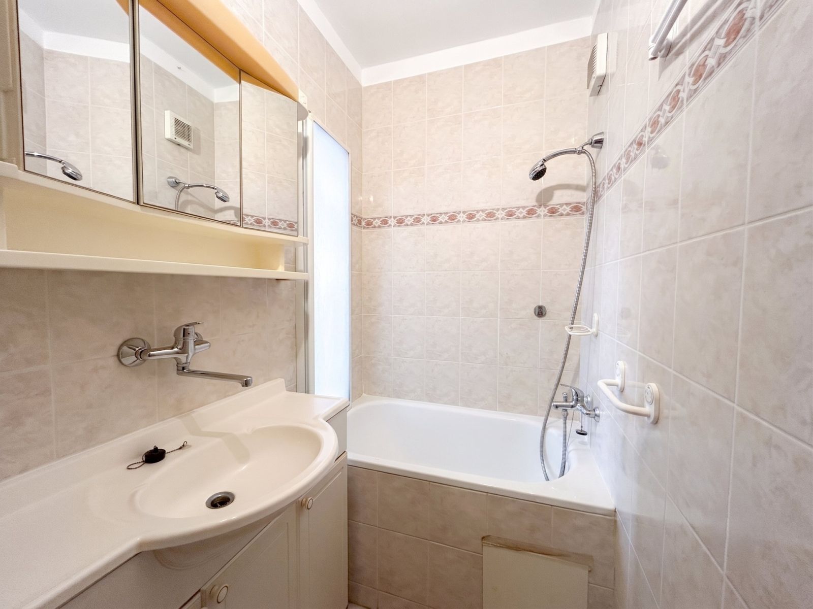 Pronájem bytu 2+kk 40 m² — photo 2