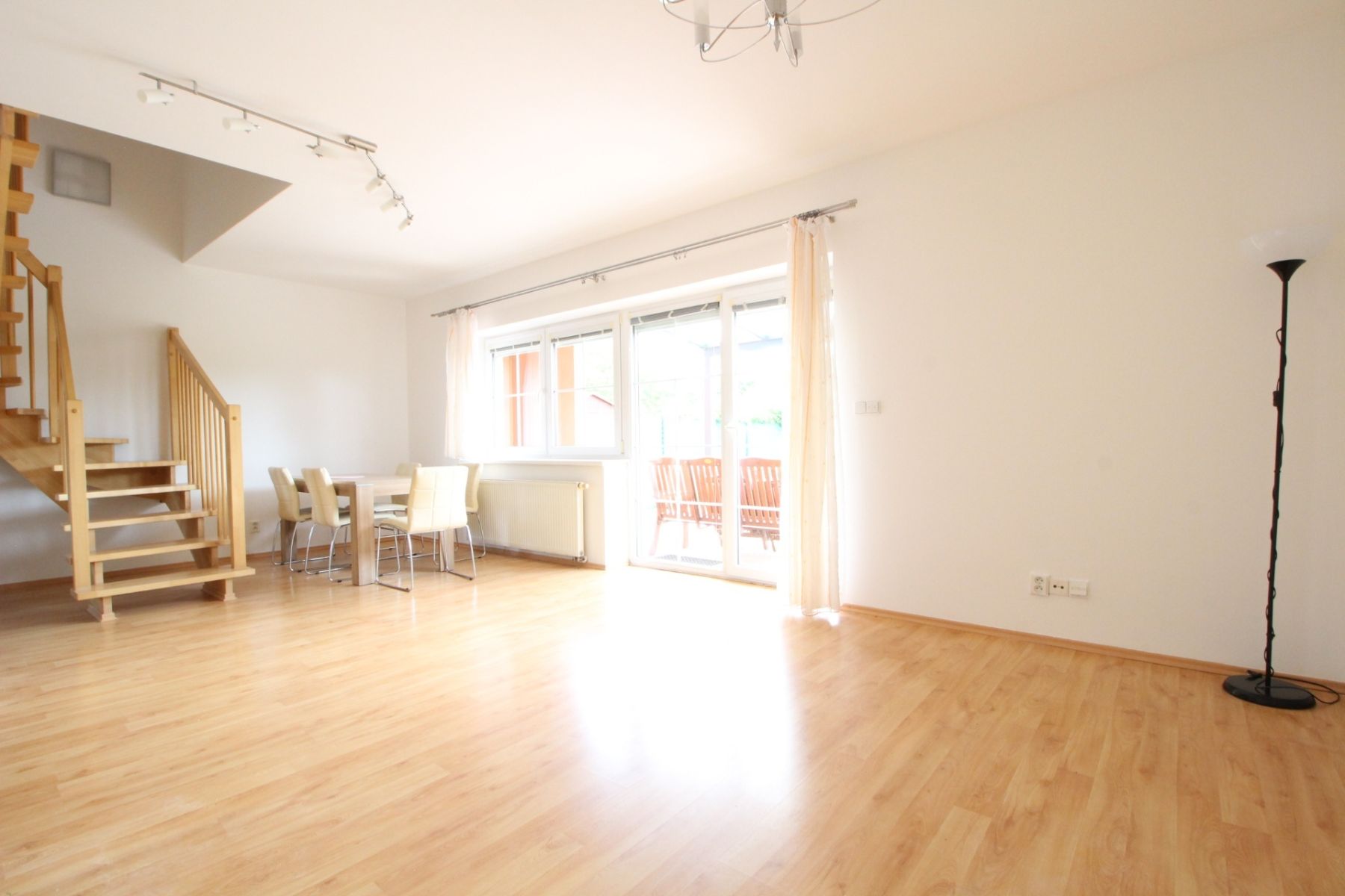 Pronájem domu 97 m², pozemek 59 m² — photo 2
