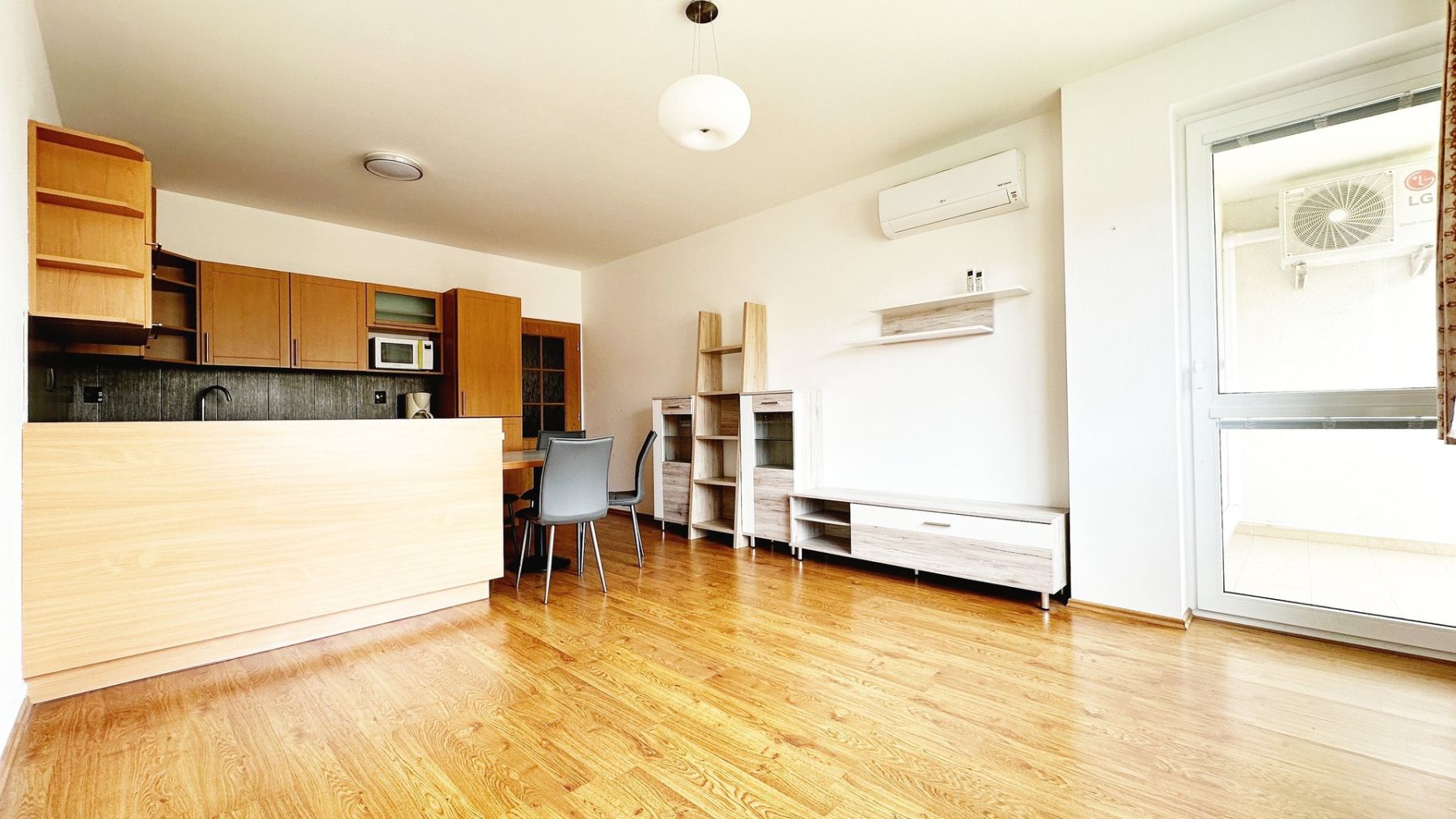 Pronájem bytu 2+kk 60 m² — photo 3