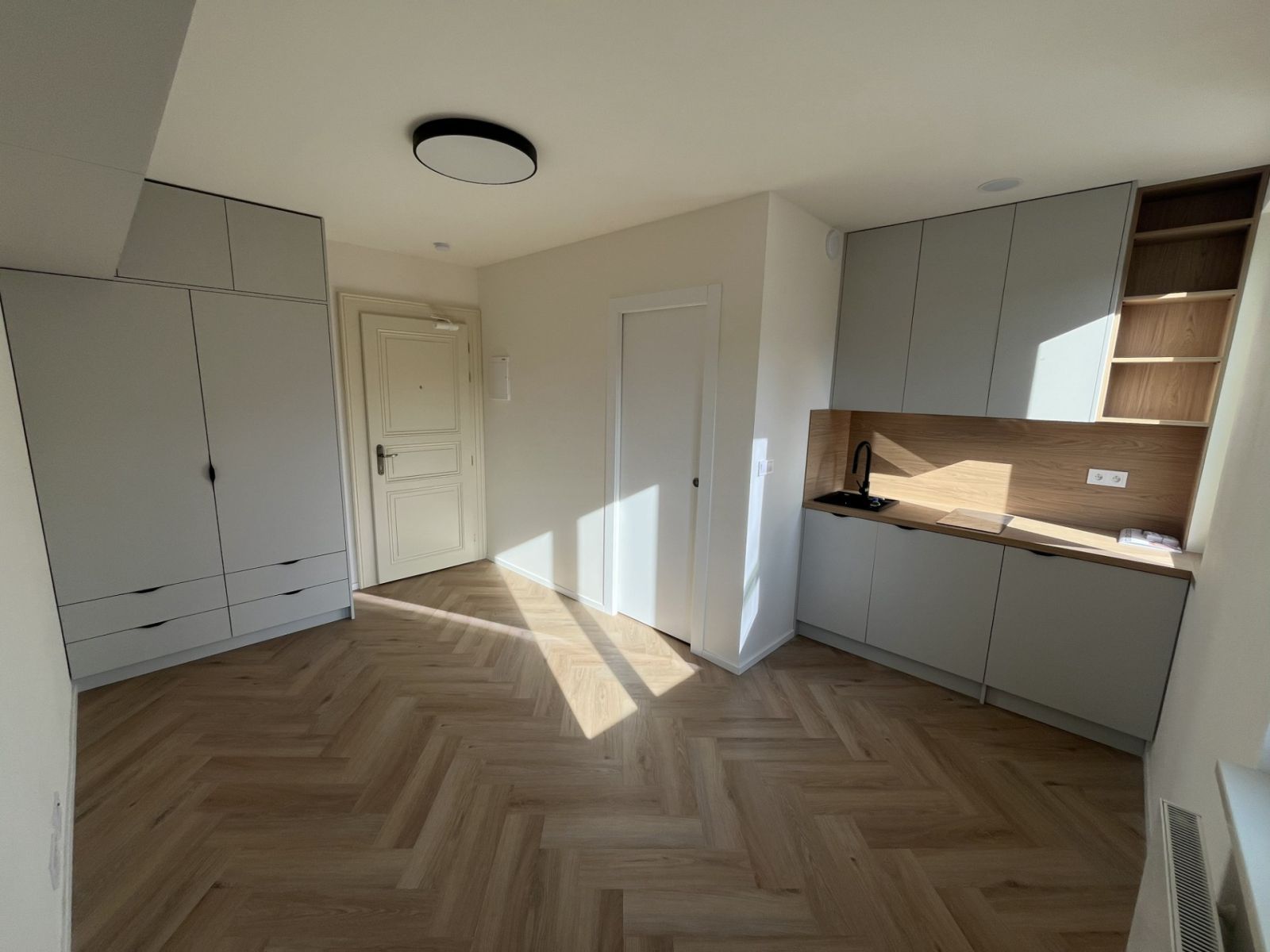 Pronájem bytu 1+kk 18 m² — photo 2