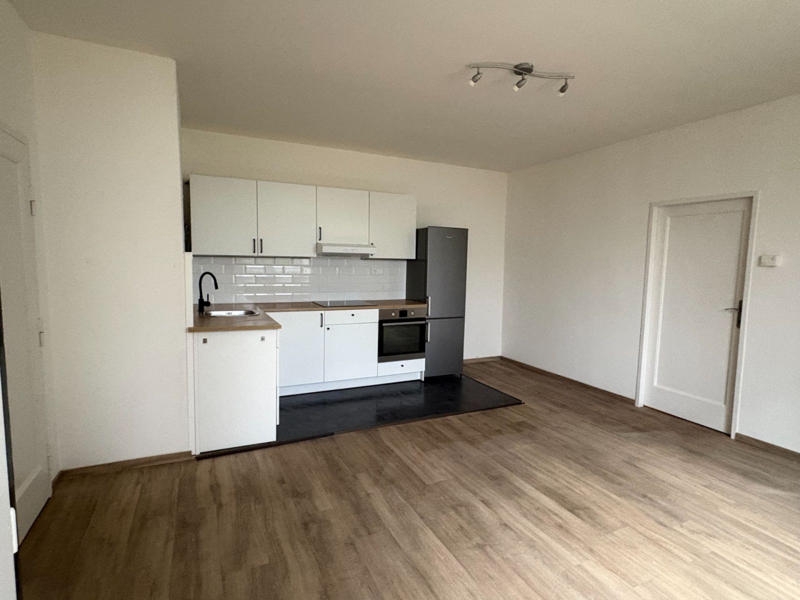 Pronájem bytu 2+kk 45 m² — photo 3