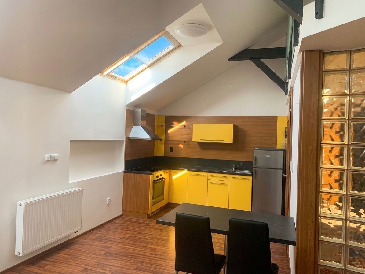 Pronájem bytu 1+kk 70 m² — photo 2