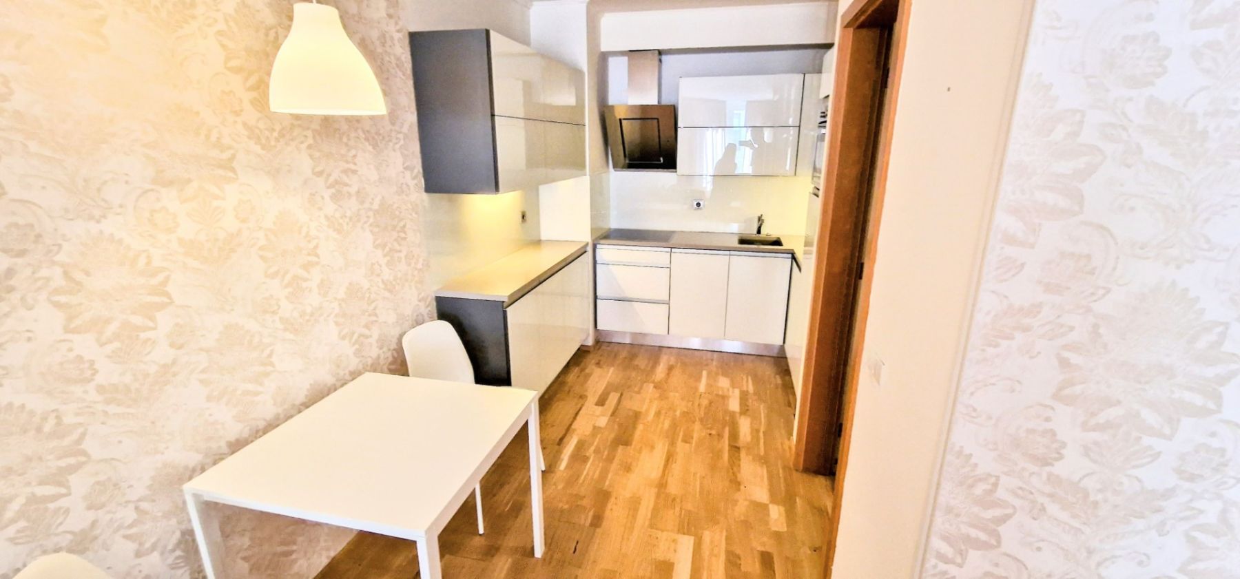 Pronájem bytu 2+kk 75 m² — photo 2