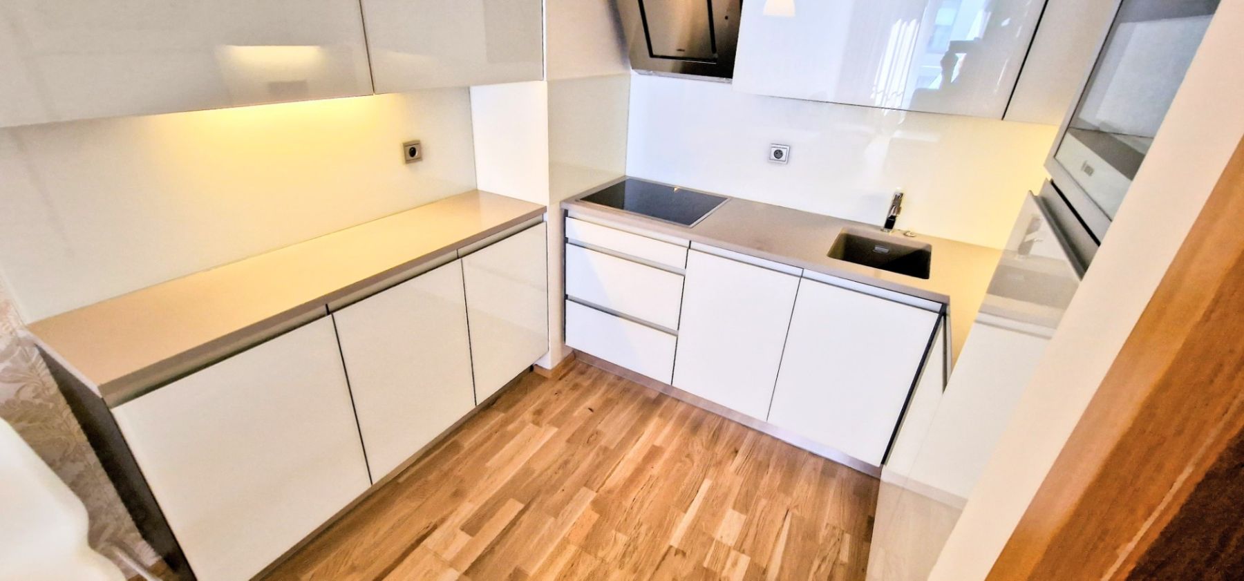 Pronájem bytu 2+kk 75 m² — photo 3