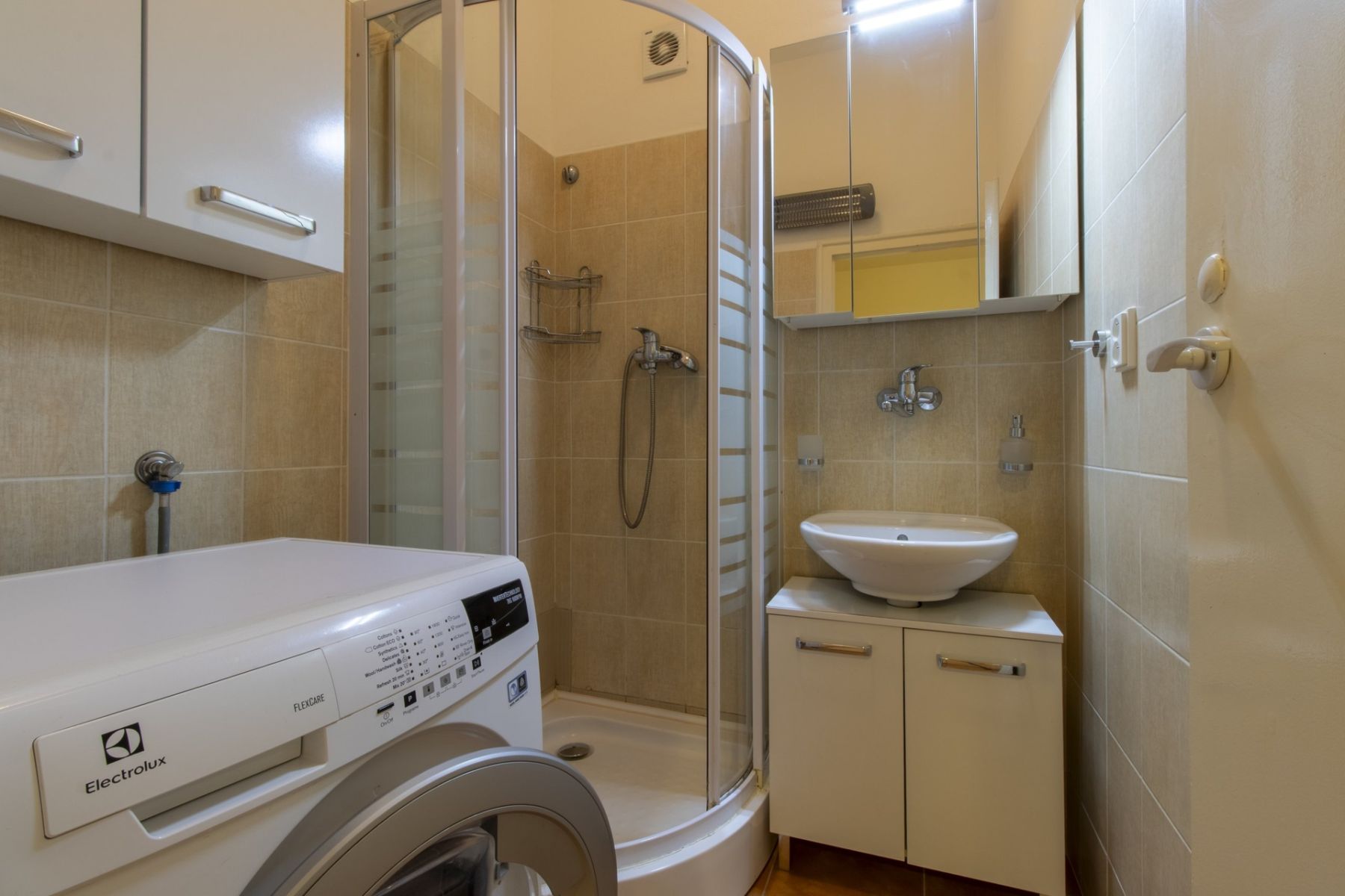 Pronájem bytu 1+1 55 m² — photo 2