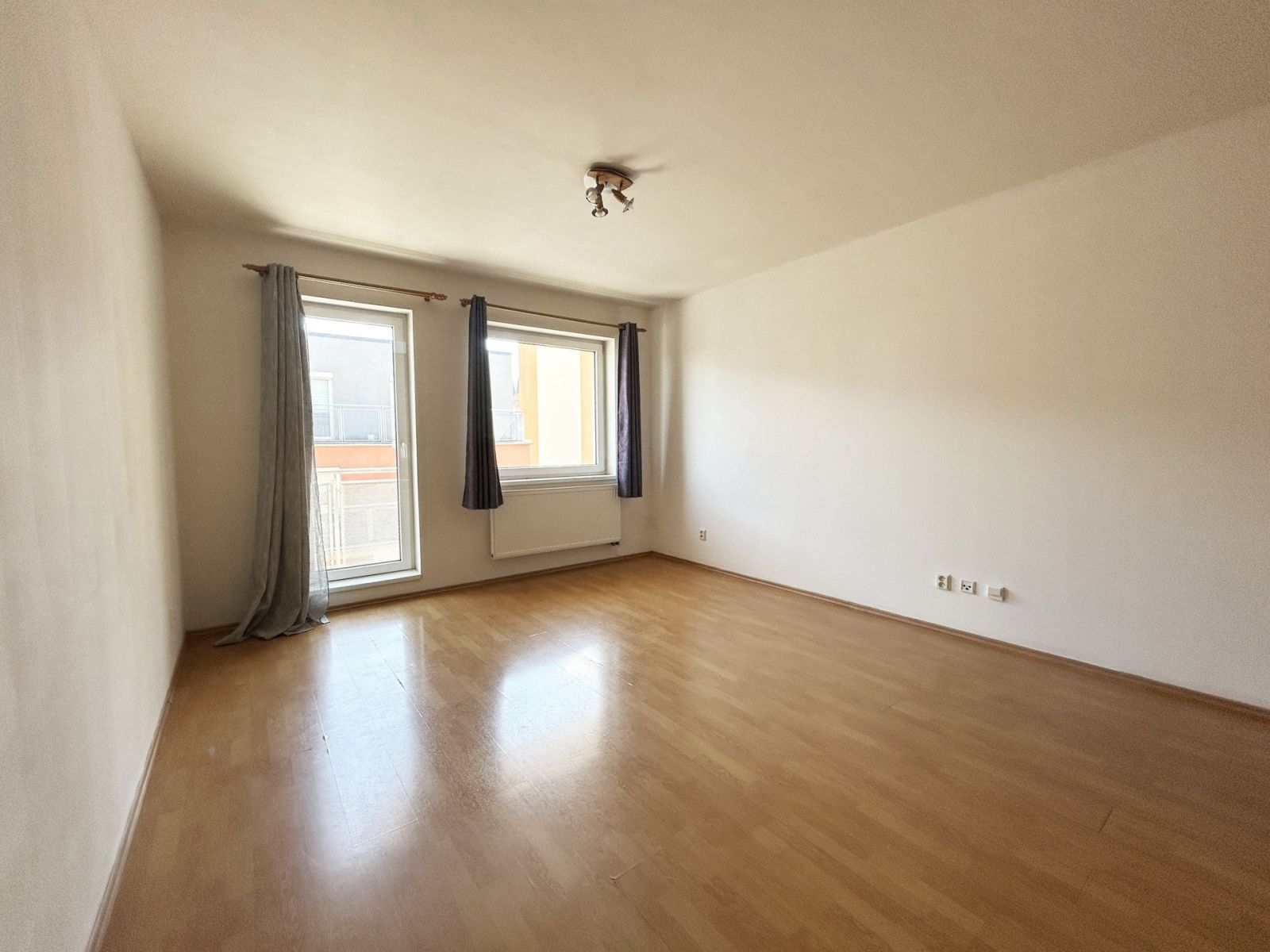 Pronájem bytu 1+kk 34 m² — photo 2