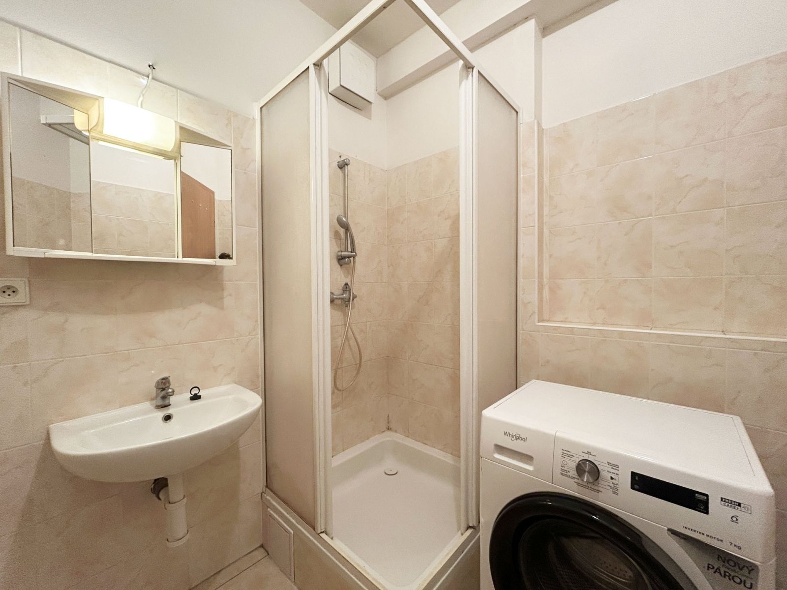 Pronájem bytu 1+kk 34 m² — photo 3