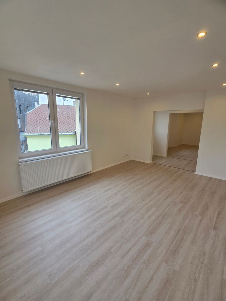 Pronájem bytu 4+1 107 m² — photo 2