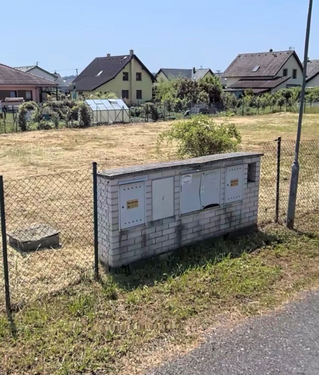Prodej pozemku 689 m² — photo 2