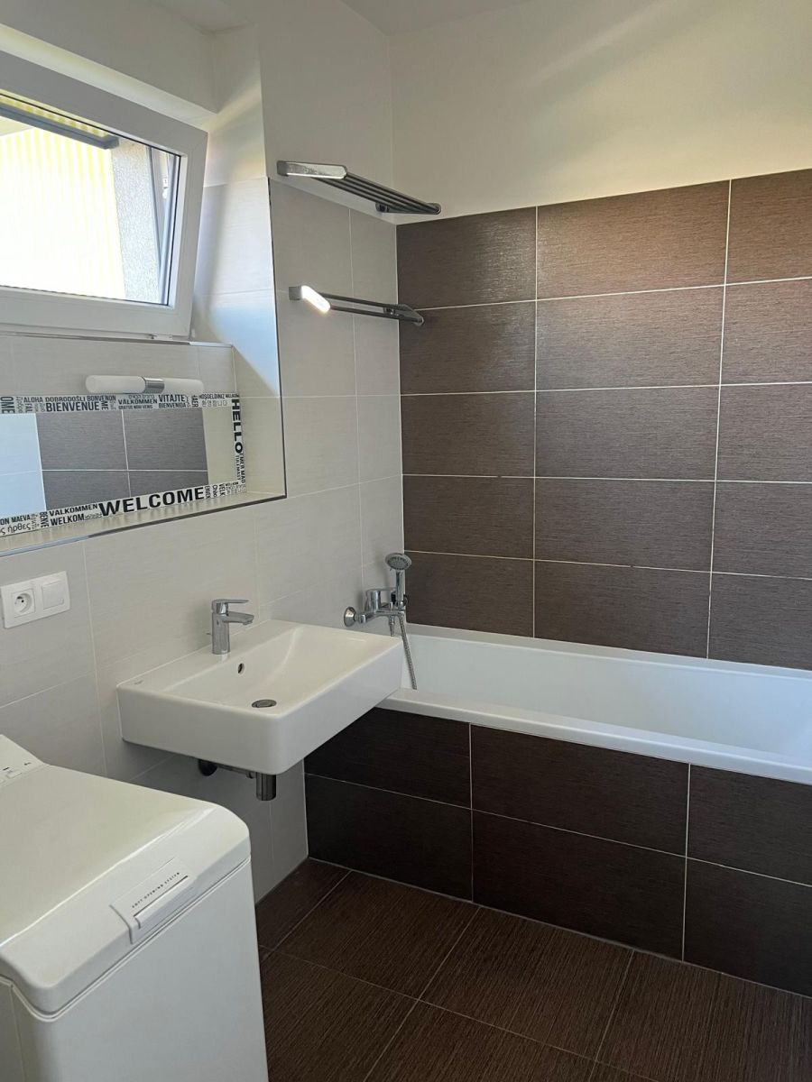 Pronájem bytu 1+kk 42 m² — photo 3