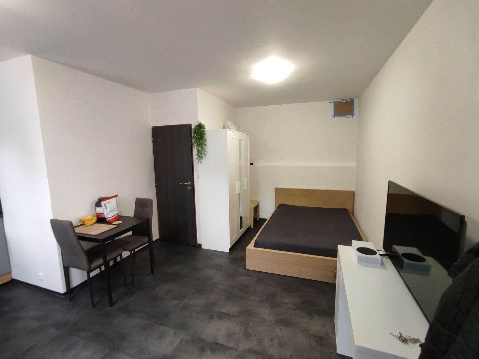Pronájem bytu 1+kk 28 m² — photo 2