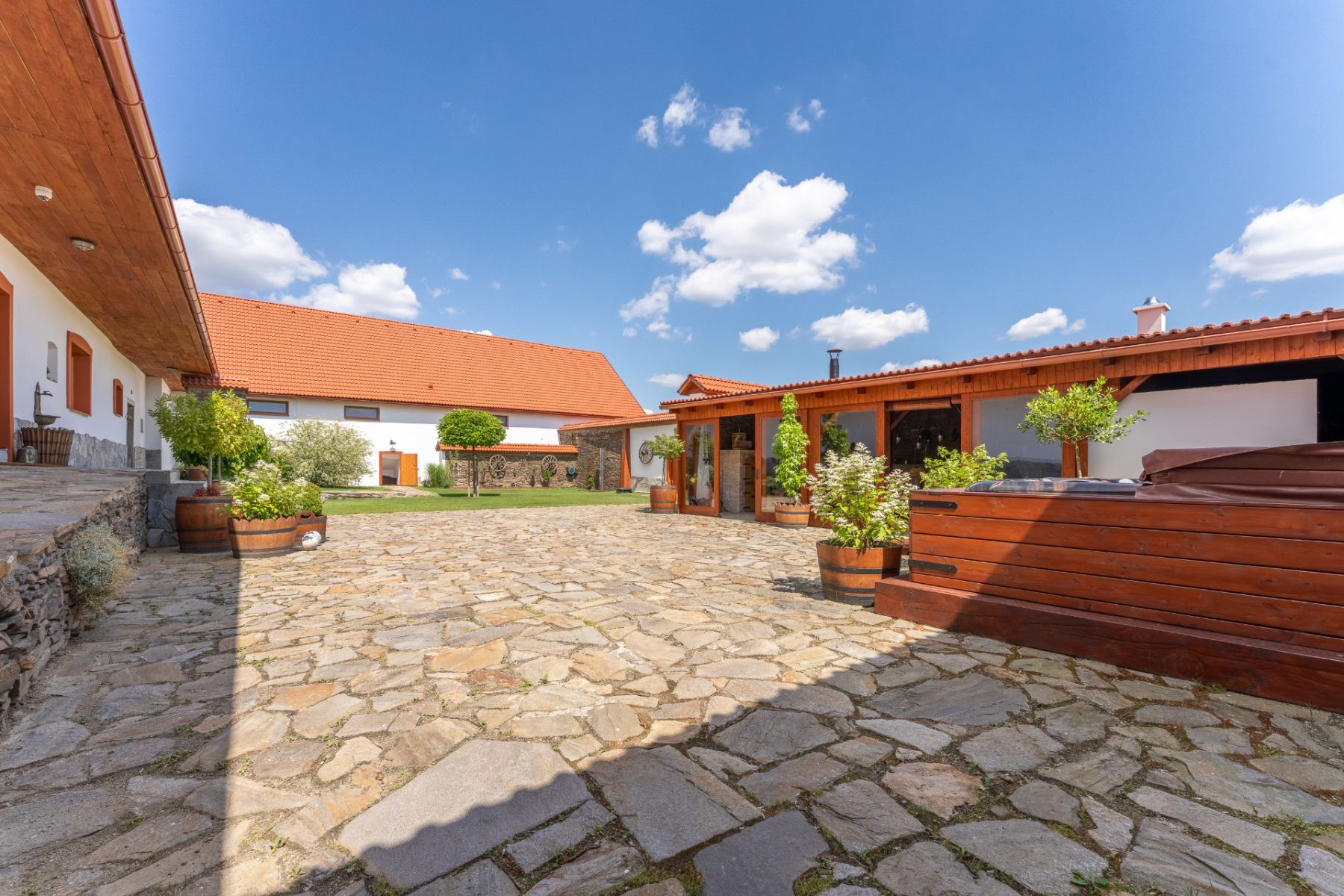 Prodej domu 926 m², pozemek 3.061 m² — photo 3