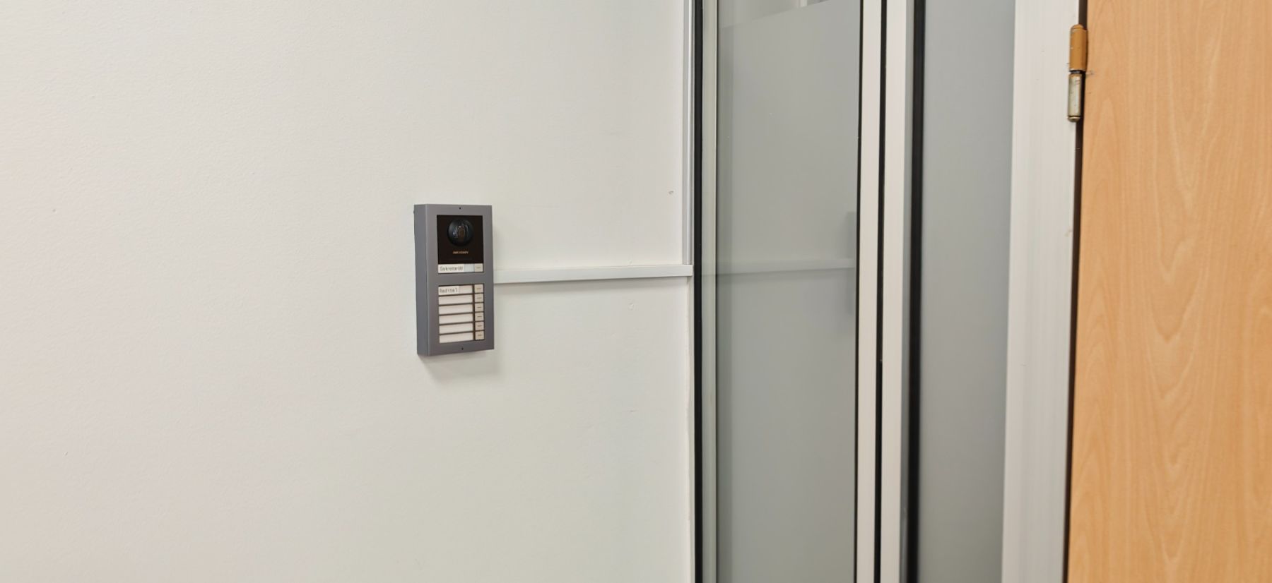 Pronájem kanceláře 590 m² — photo 3