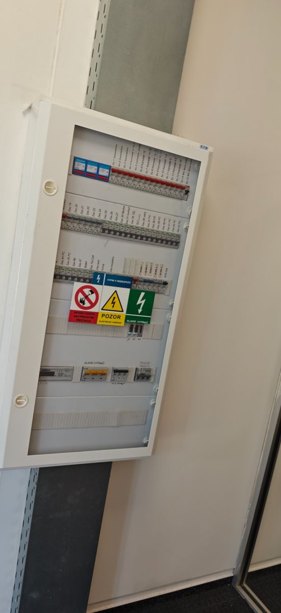 Pronájem kanceláře 590 m² — photo 2