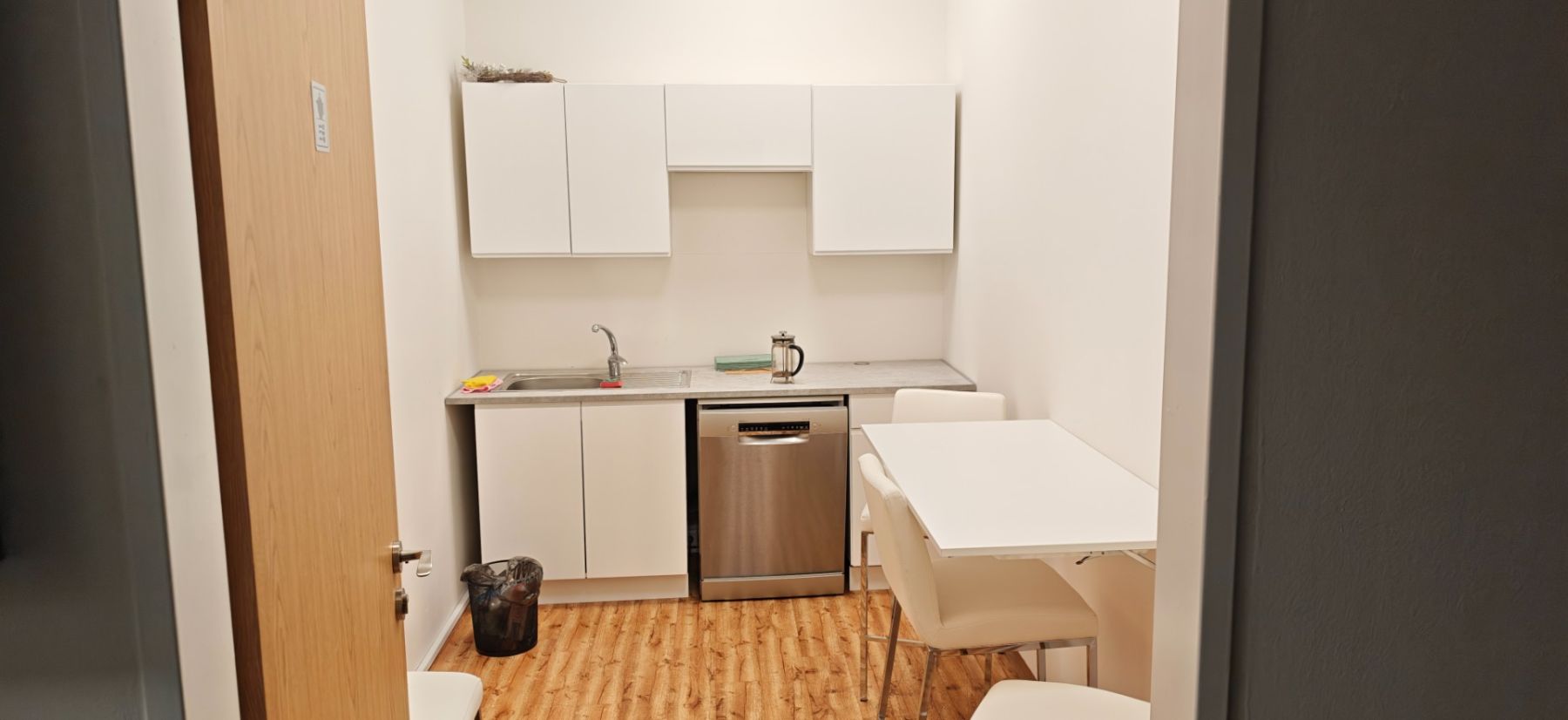 Pronájem kanceláře 590 m² — photo 4