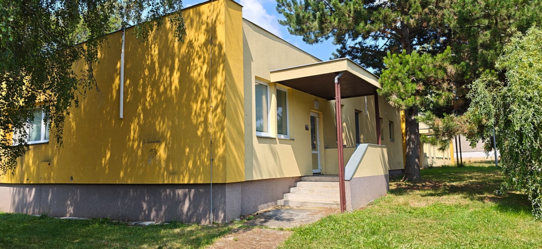 Pronájem kanceláře 590 m²