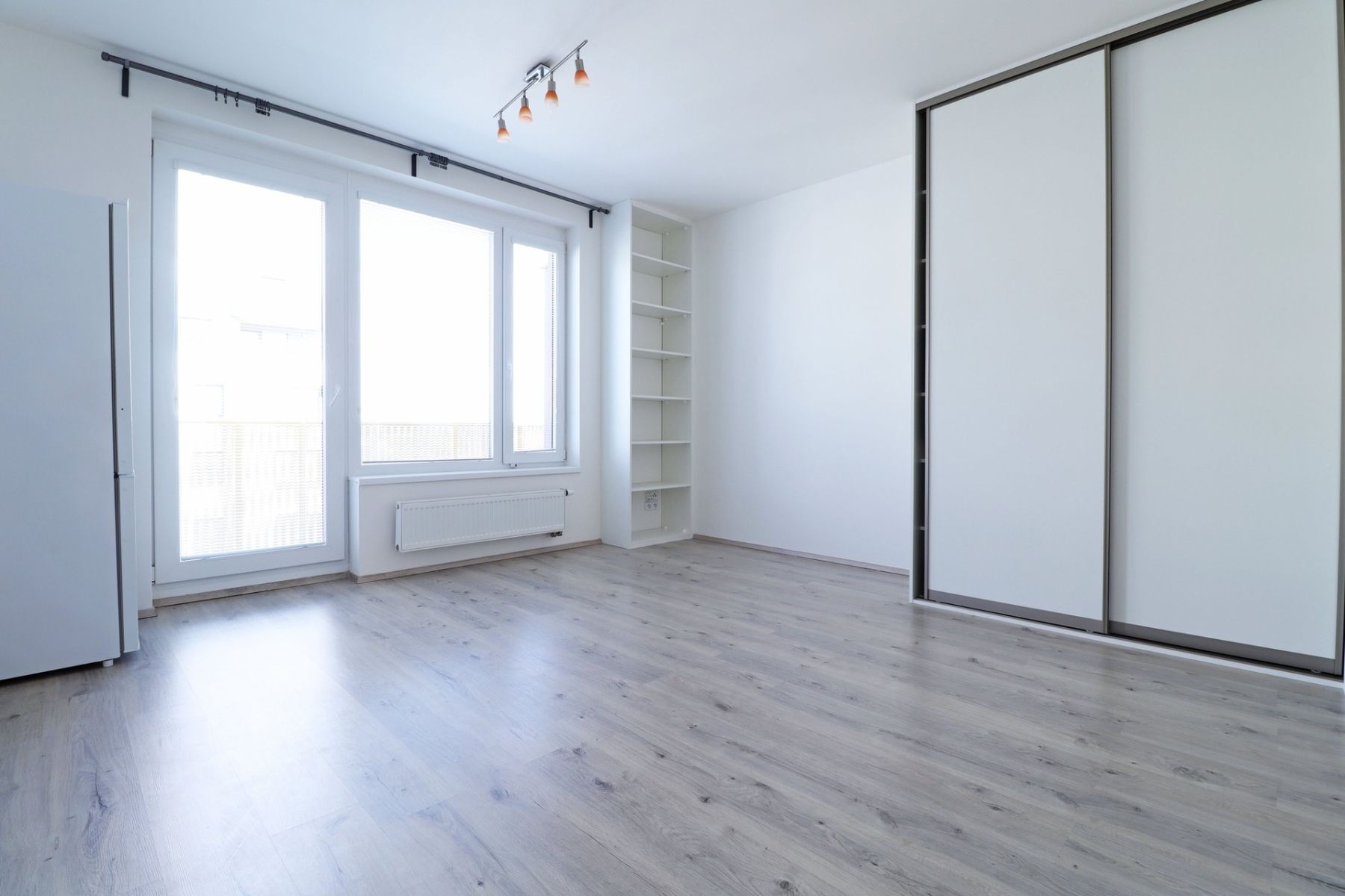 Pronájem bytu 1+kk 28 m² — photo 2