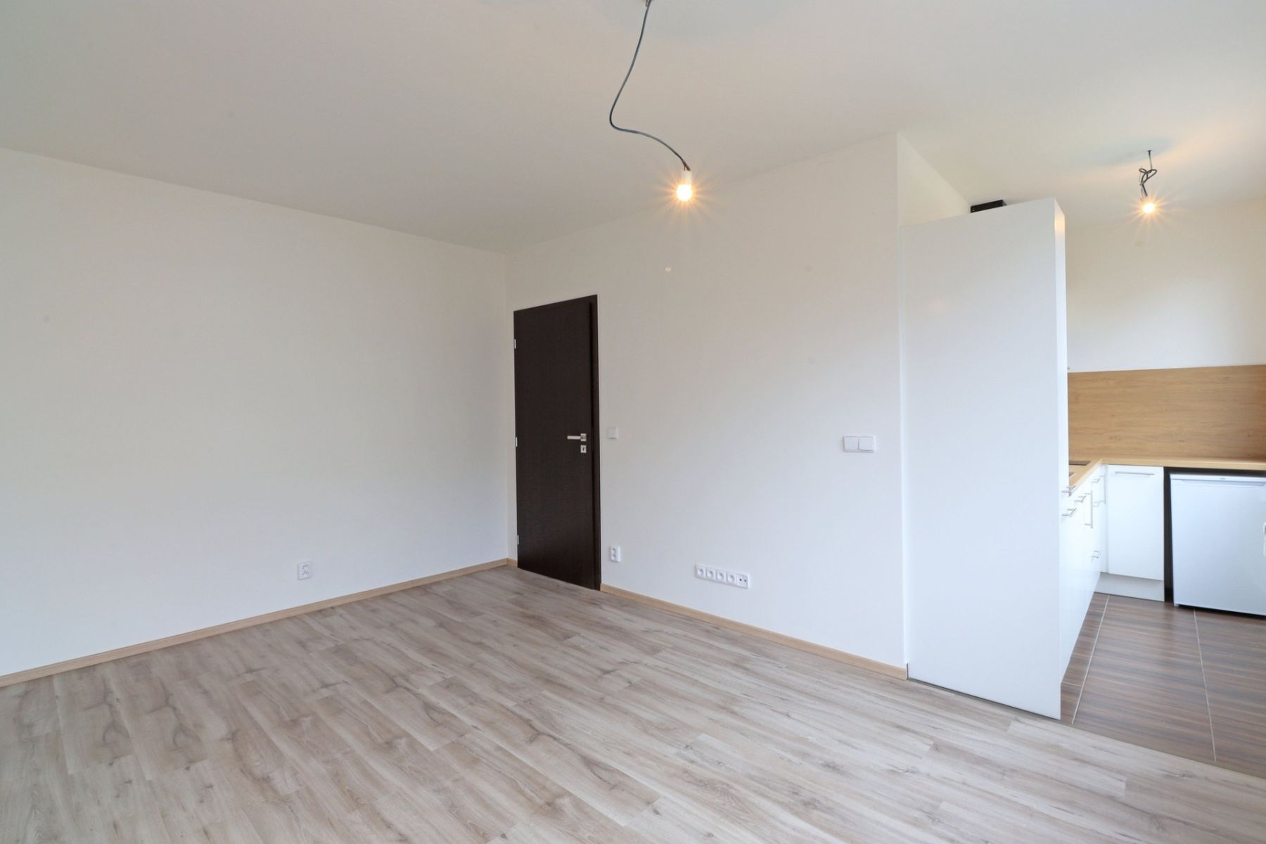 Pronájem bytu 1+kk 27 m² — photo 2