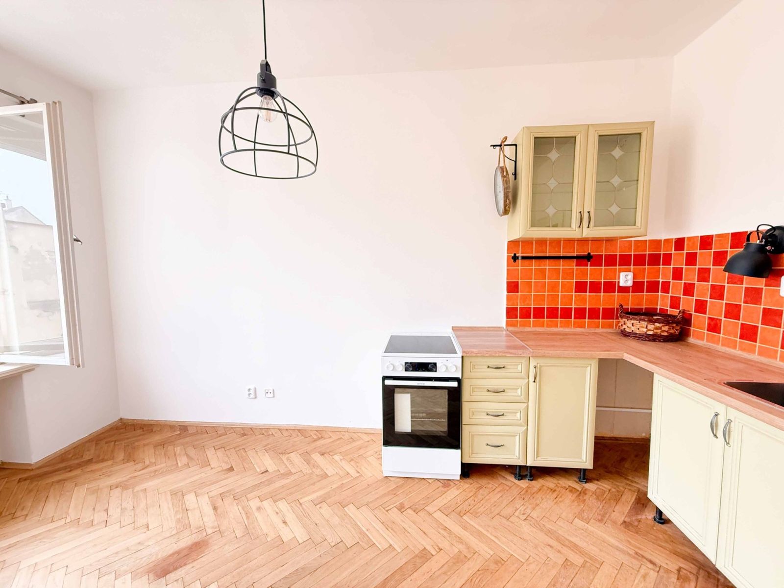 Pronájem bytu 2+kk 36 m² — photo 2