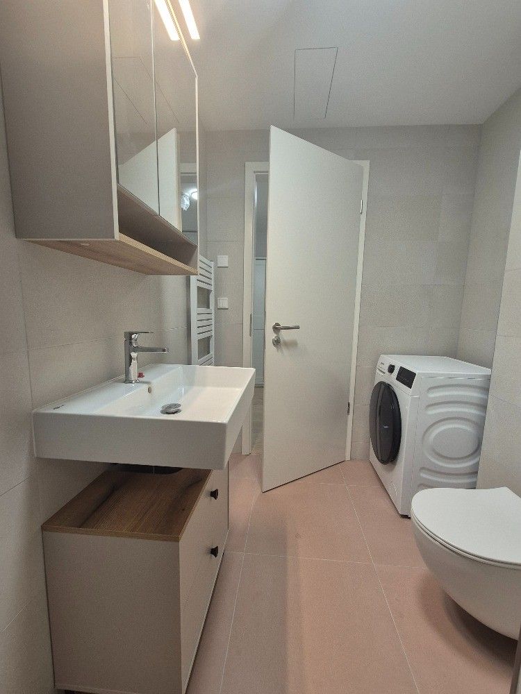 Pronájem bytu 1+kk 38 m² — photo 2