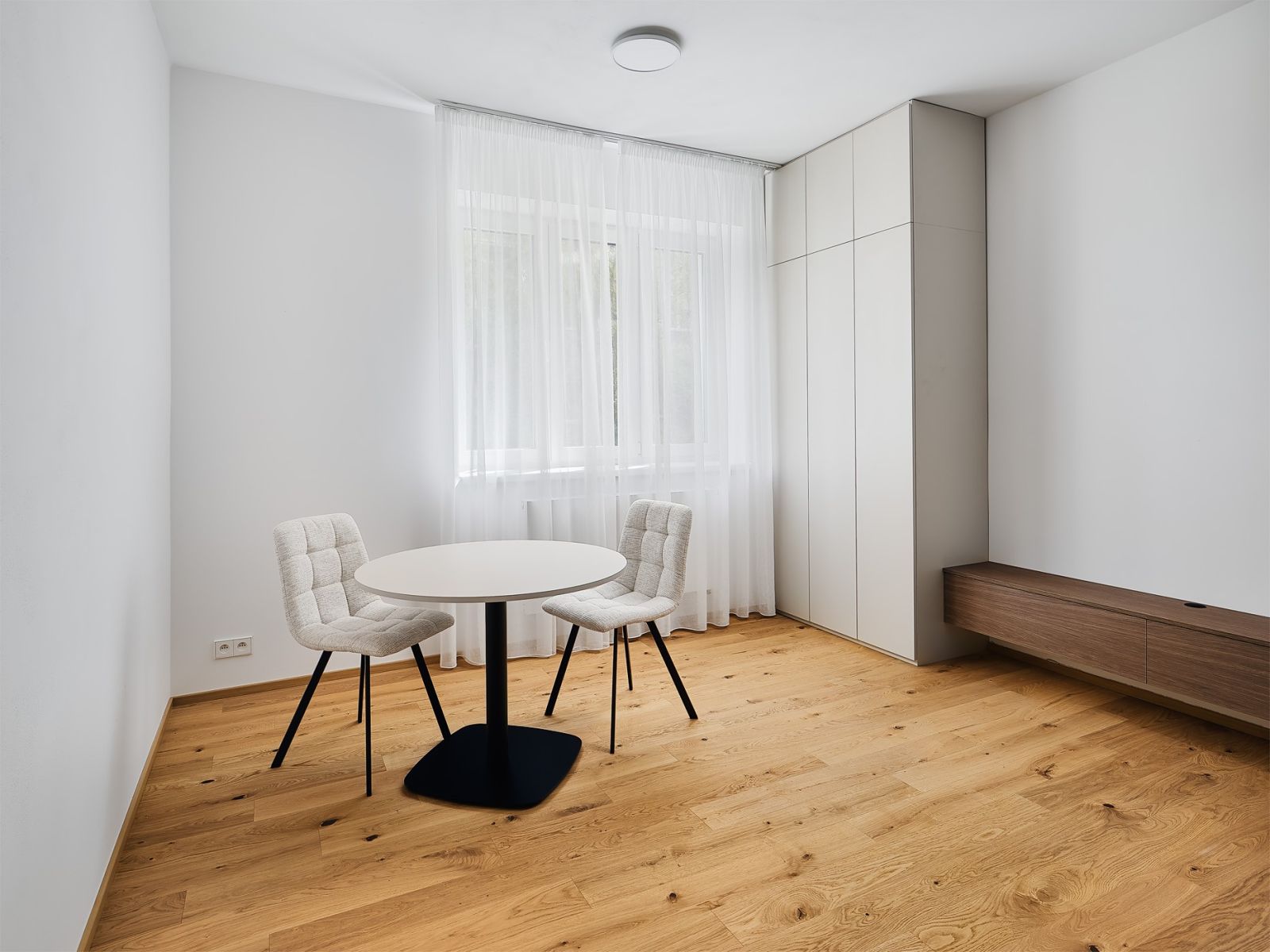 Pronájem bytu 1+kk 30 m² — photo 2