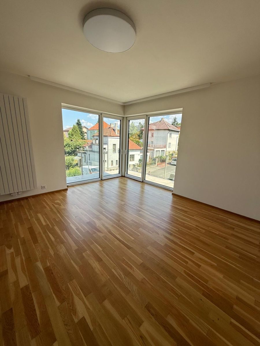 Pronájem bytu 3+kk 105 m² — photo 2